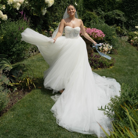 Monique Lhullier Dorothea Wedding Gown